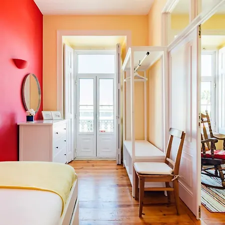 아파트 Bright & Beautiful Floor Graca Flat