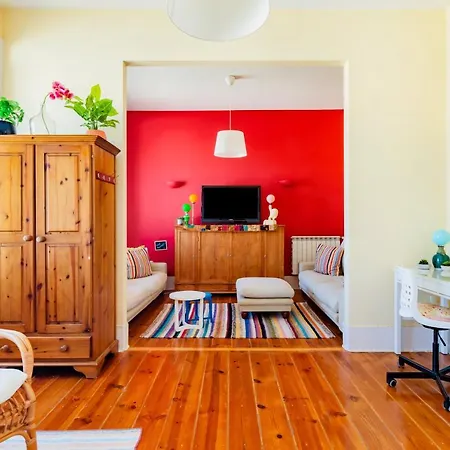 아파트 Bright & Beautiful Floor Graca Flat *